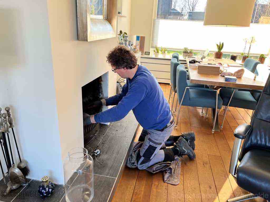 Schouwveger Zeewolde kleed schoorsteenreiniger Schouwveger Zeewolde kleed schoorsteenreiniger